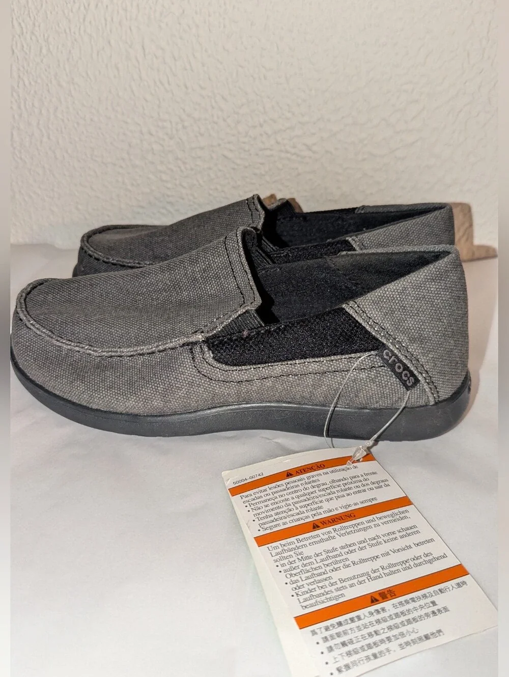 Crocs Shoes Slip On Boys Canvas Santa Cruz 2 GS  Size J1 Black NWT